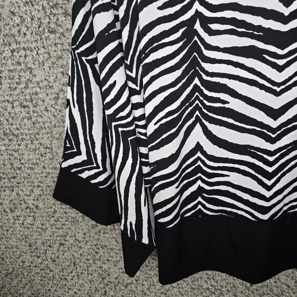 Chicos Top Womens 0 US Small Black Animal Print Scoop Neck Blouse Casual Ladies - Picture 3 of 7